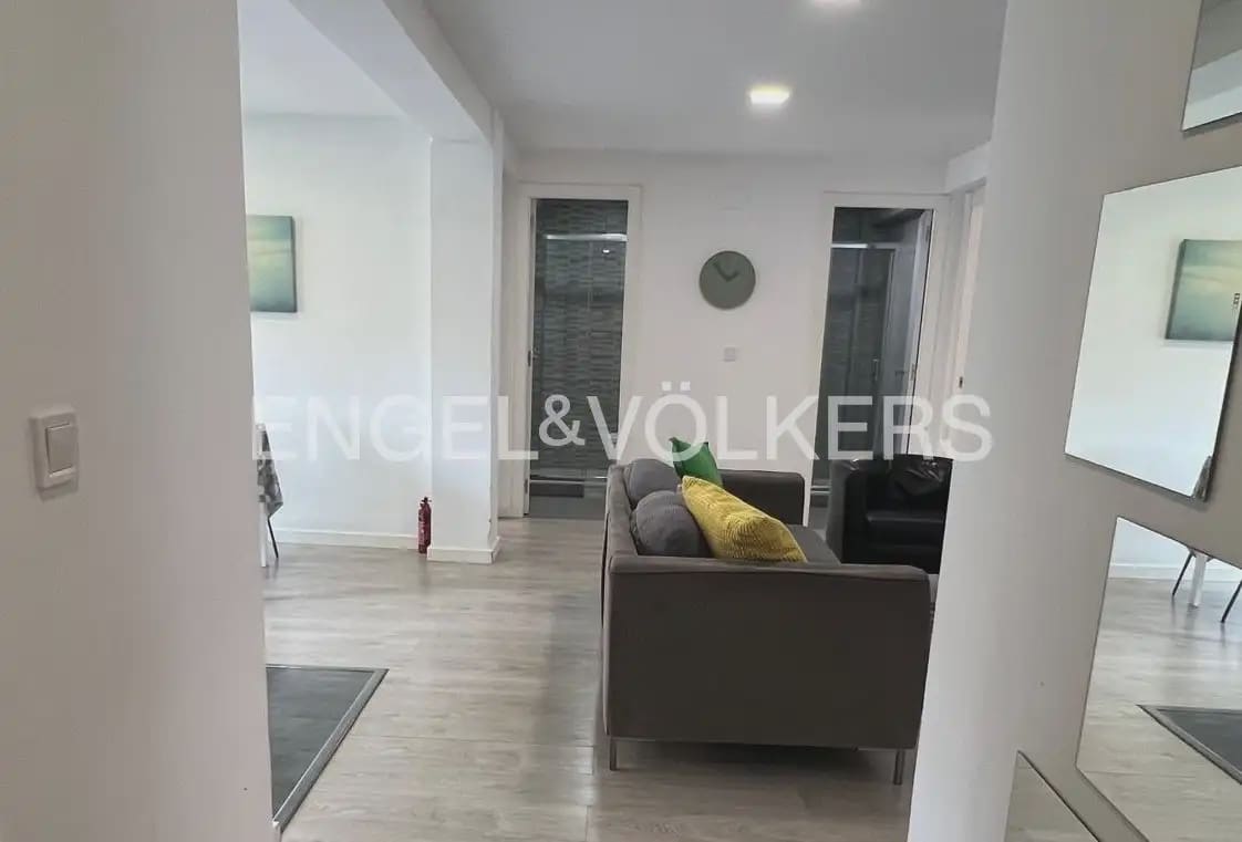 4 quarto Apartamento para arrendar em Valencia cidade - 2 000 € (Ref: 9897848)