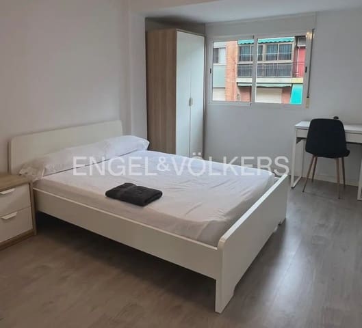 4 quarto Apartamento para arrendar em Ciutat Jardi, Valência cidade - 2 000 € (Ref: 9897848)