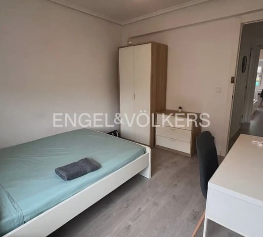 4 quarto Apartamento para arrendar em Ciutat Jardi, Valência cidade - 2 000 € (Ref: 9897848)