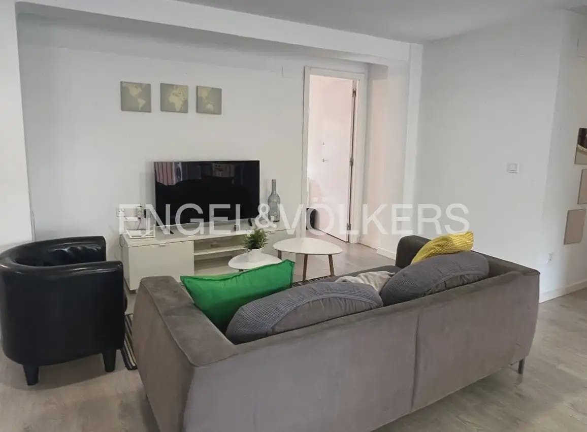4 quarto Apartamento para arrendar em Valencia cidade - 2 000 € (Ref: 9897848)