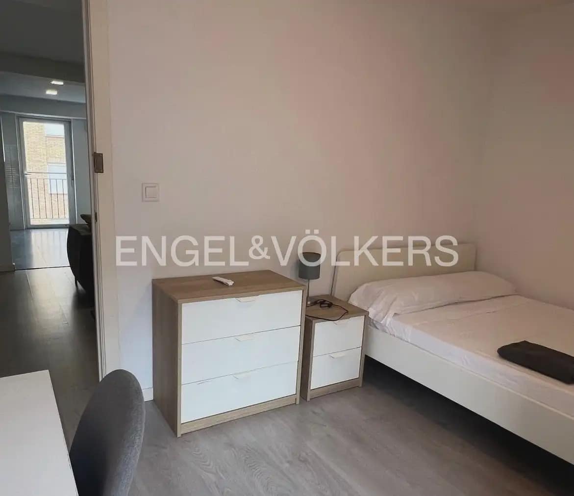 4 quarto Apartamento para arrendar em Valencia cidade - 2 000 € (Ref: 9897848)