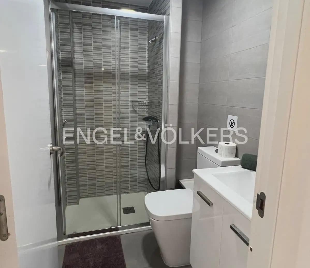 4 quarto Apartamento para arrendar em Valencia cidade - 2 000 € (Ref: 9897848)