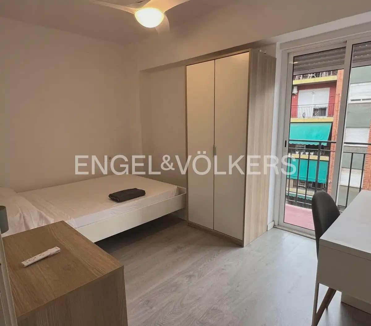 4 quarto Apartamento para arrendar em Valencia cidade - 2 000 € (Ref: 9897848)