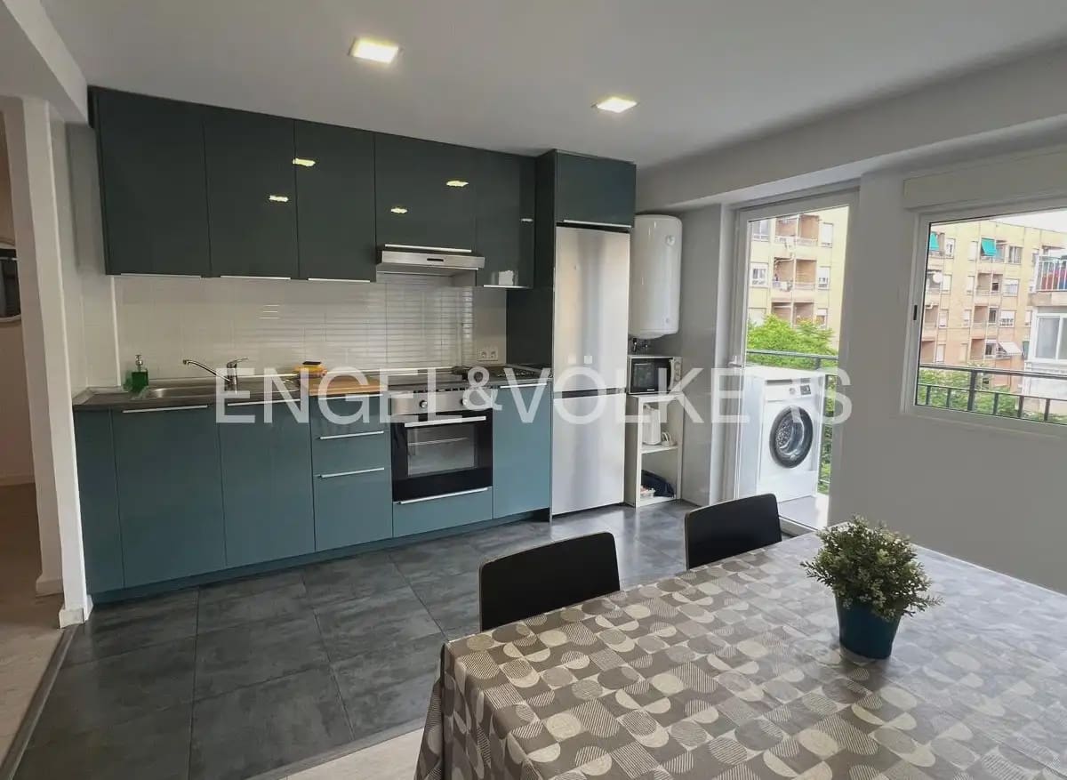 4 quarto Apartamento para arrendar em Valencia cidade - 2 000 € (Ref: 9897848)