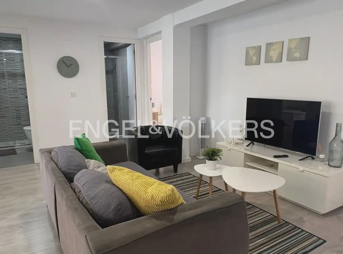 4 quarto Apartamento para arrendar em Valencia cidade - 2 000 € (Ref: 9897848)