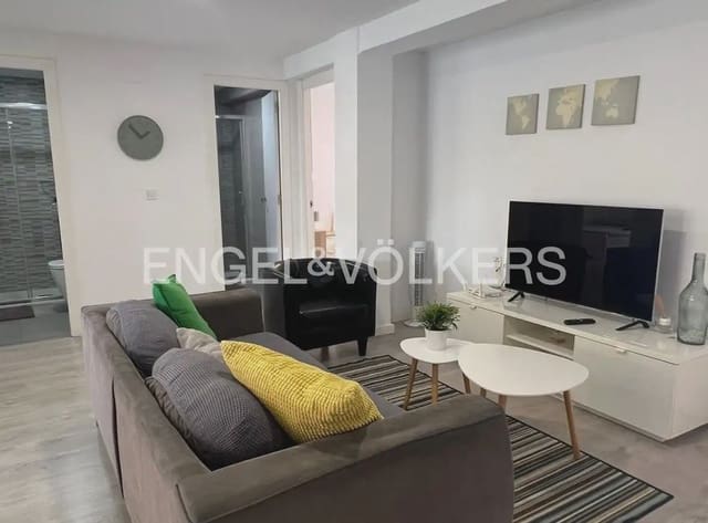 4 quarto Apartamento para arrendar em Ciutat Jardi, Valência cidade - 2 000 € (Ref: 9897848)