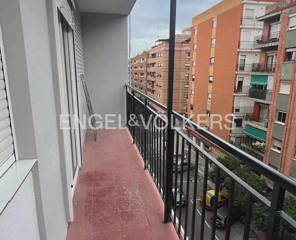 4 quarto Apartamento para arrendar em Valencia cidade - 2 000 € (Ref: 9897848)