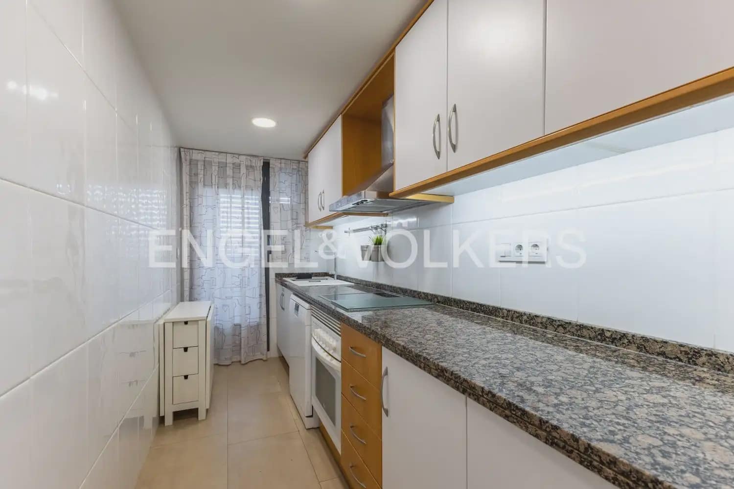 Appartement de 2 chambres à louer à Valence ville avec piscine garage - 1 600 € (Ref: 9897851)