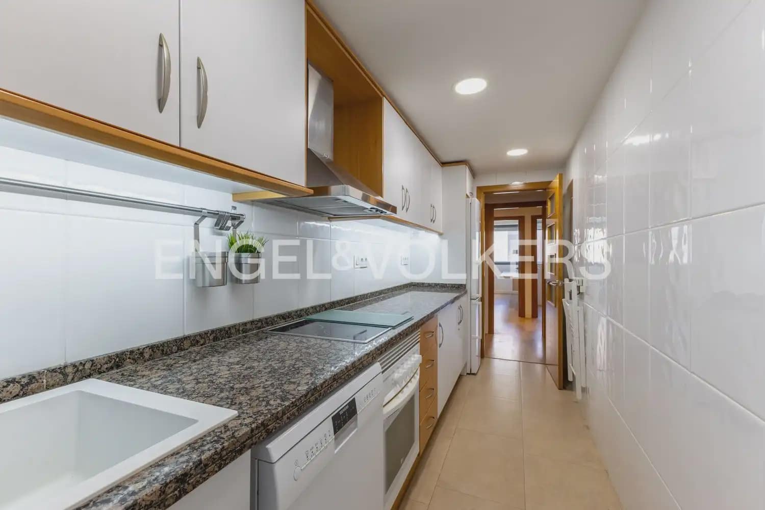 Appartement de 2 chambres à louer à Valence ville avec piscine garage - 1 600 € (Ref: 9897851)