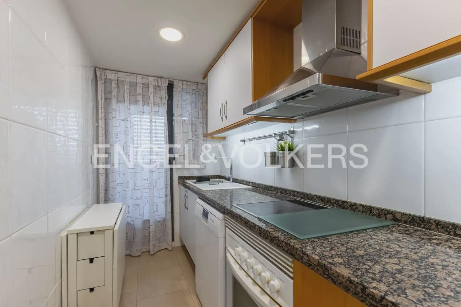 Appartement de 2 chambres à louer à Valence ville avec piscine garage - 1 600 € (Ref: 9897851)