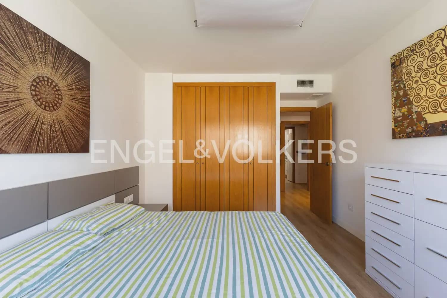 Appartement de 2 chambres à louer à Valence ville avec piscine garage - 1 600 € (Ref: 9897851)