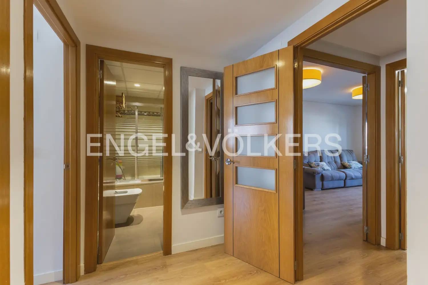 Appartement de 2 chambres à louer à Valence ville avec piscine garage - 1 600 € (Ref: 9897851)