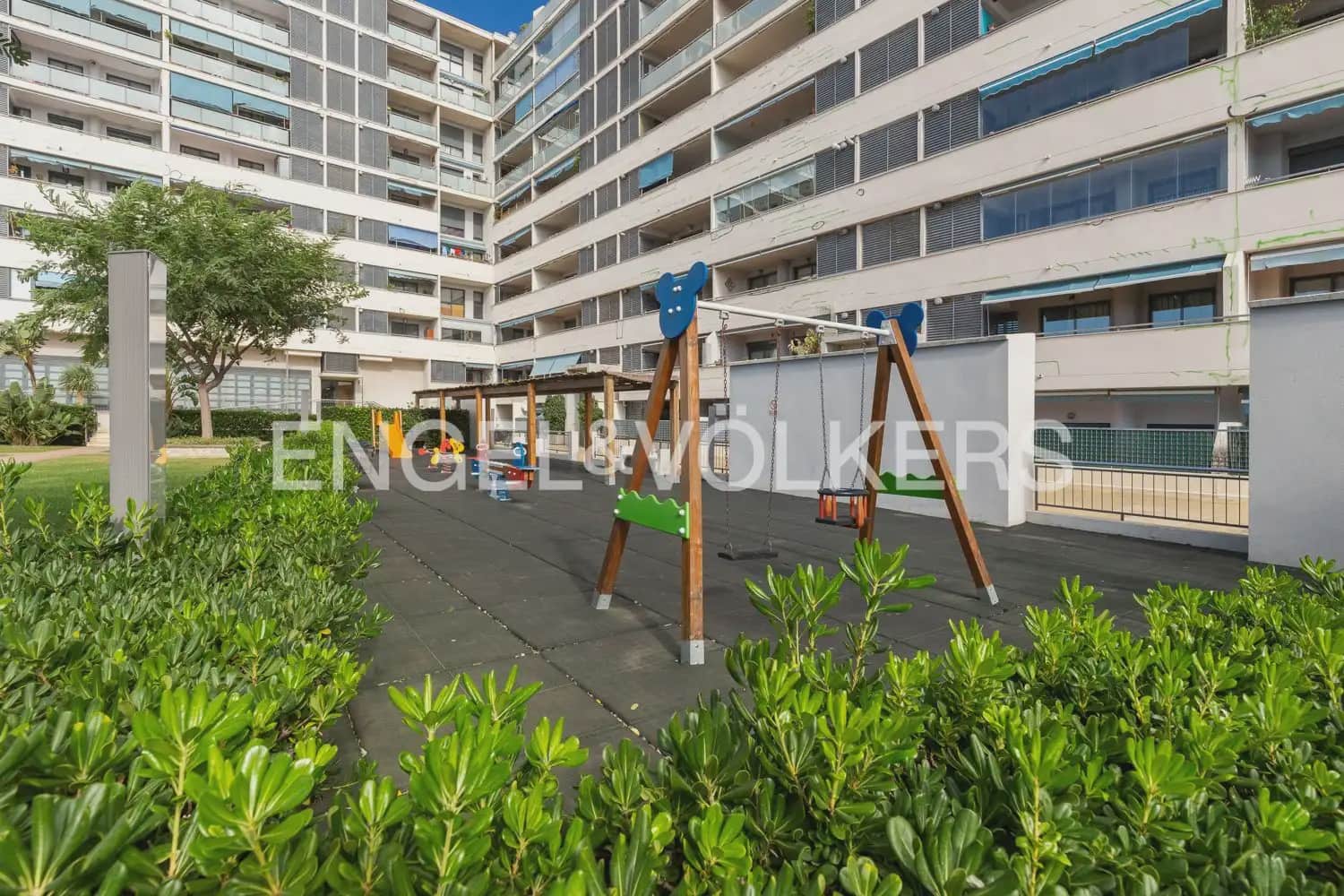 Appartement de 2 chambres à louer à Valence ville avec piscine garage - 1 600 € (Ref: 9897851)
