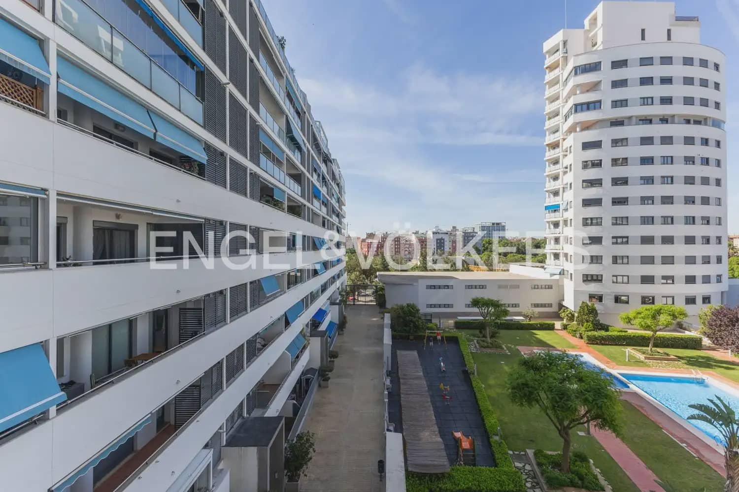 Appartement de 2 chambres à louer à Valence ville avec piscine garage - 1 600 € (Ref: 9897851)