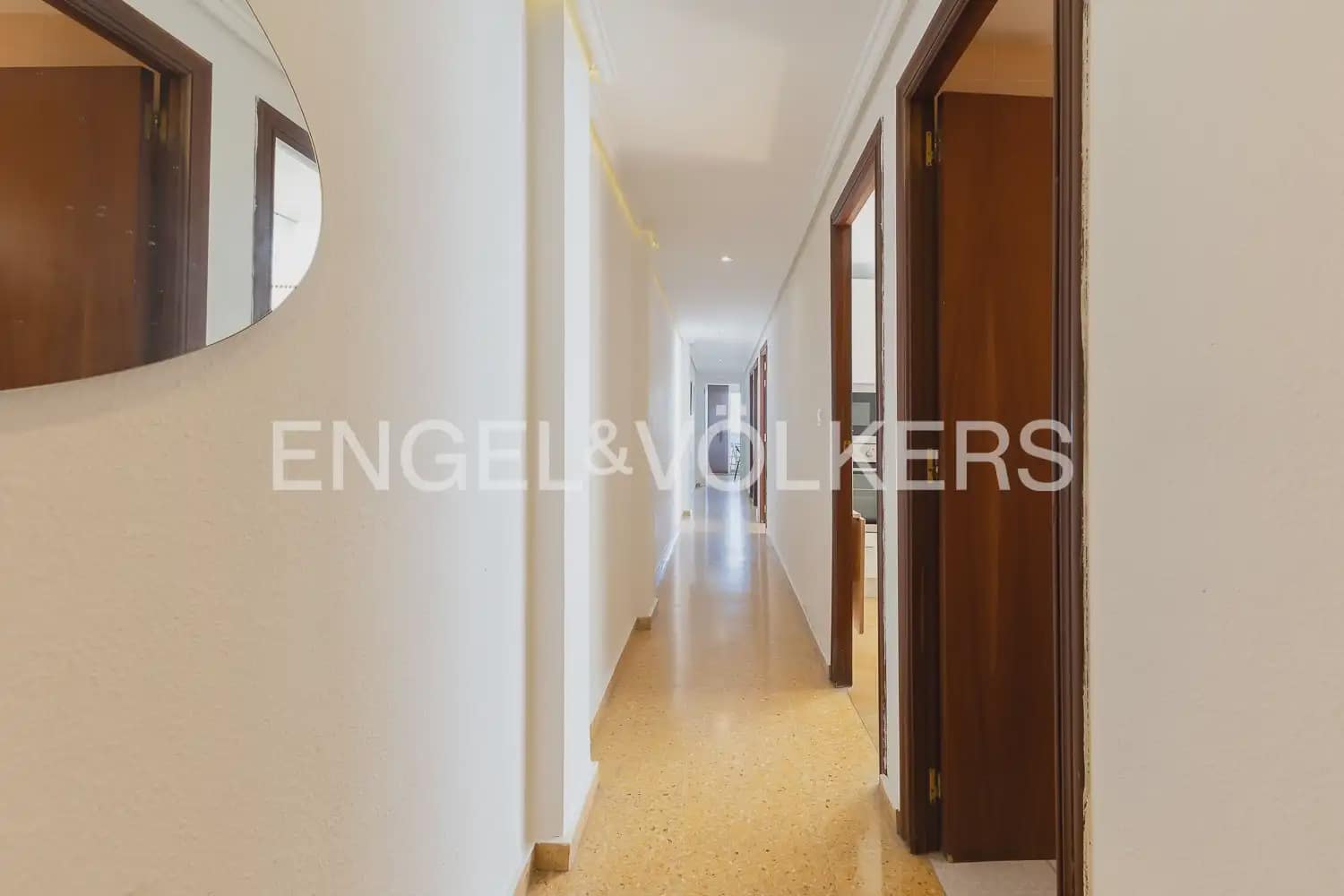 3 bedroom Flat for sale in Valencia city - € 250,000 (Ref: 9897852)