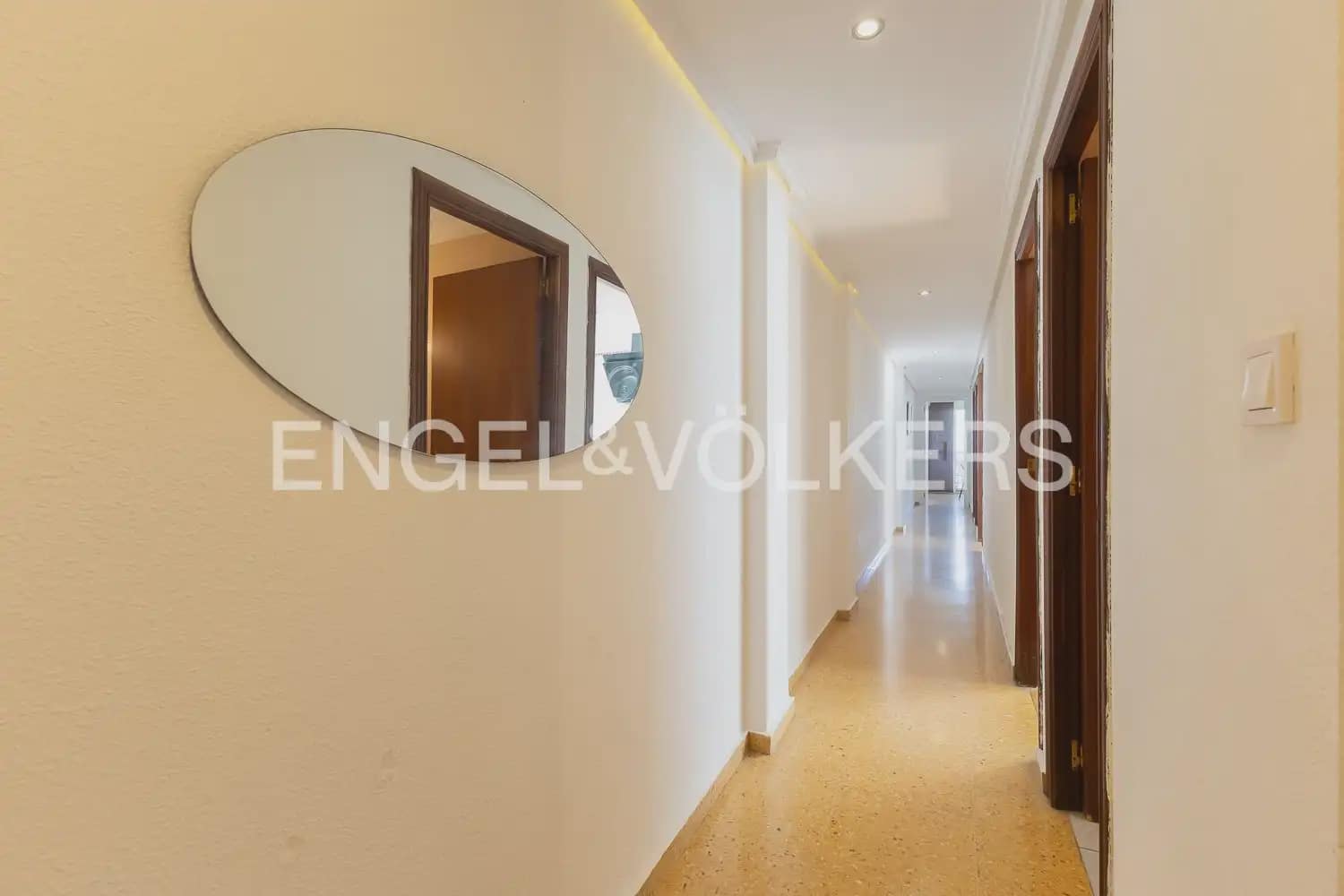 3 bedroom Flat for sale in Valencia city - € 250,000 (Ref: 9897852)