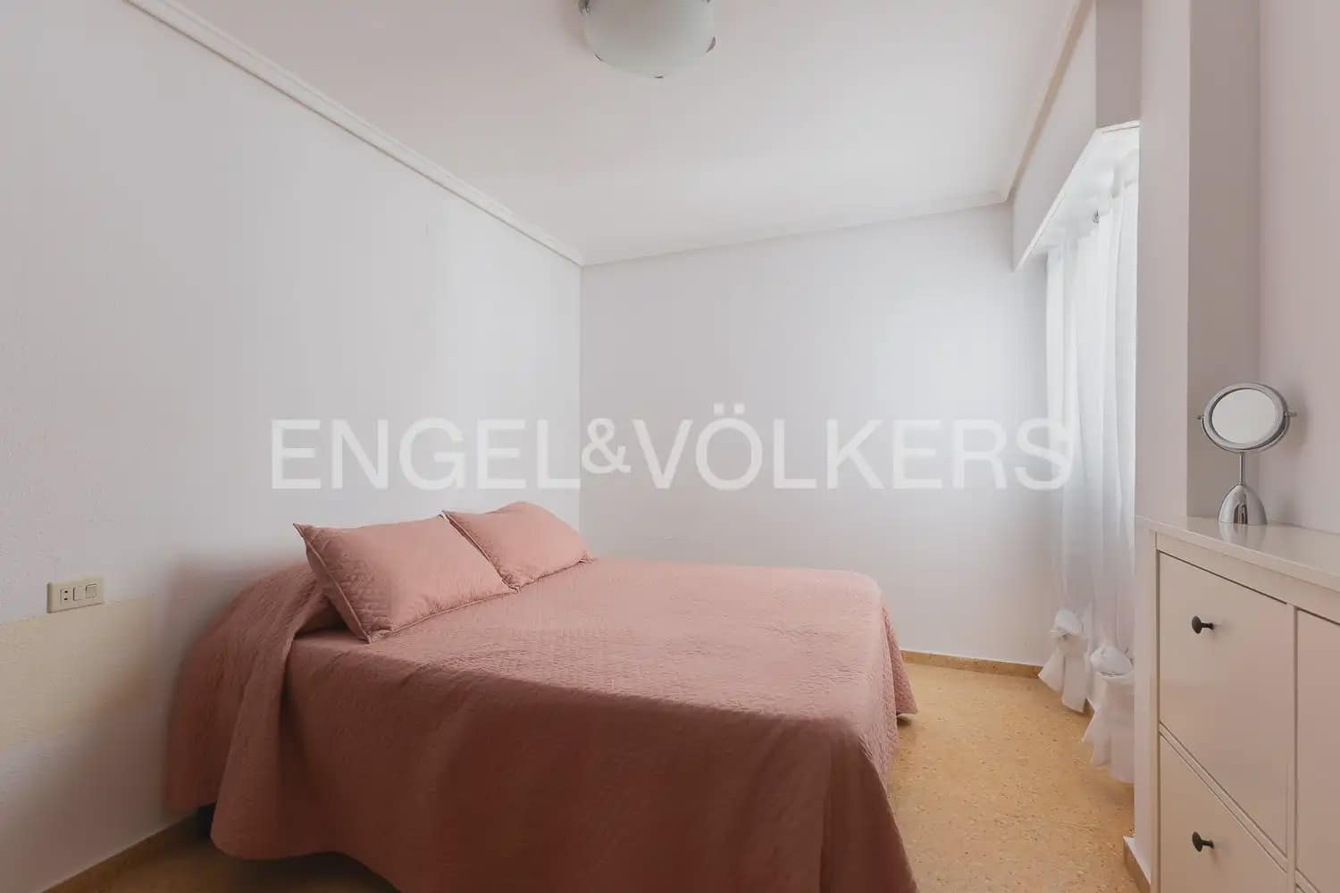 3 bedroom Flat for sale in Valencia city - € 250,000 (Ref: 9897852)