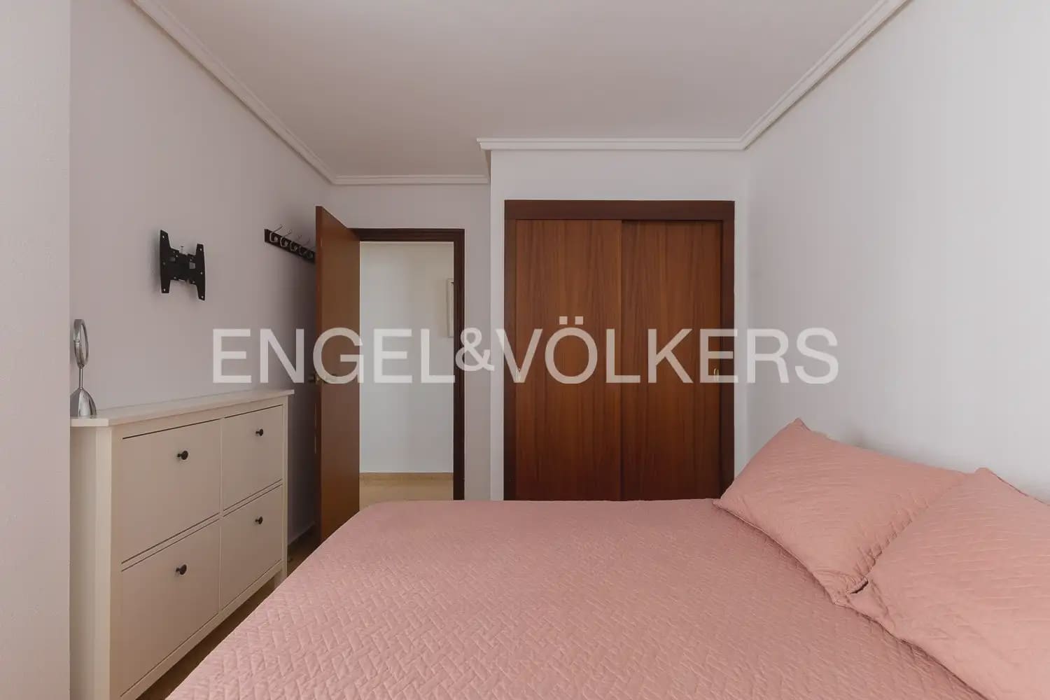 3 bedroom Flat for sale in Valencia city - € 250,000 (Ref: 9897852)