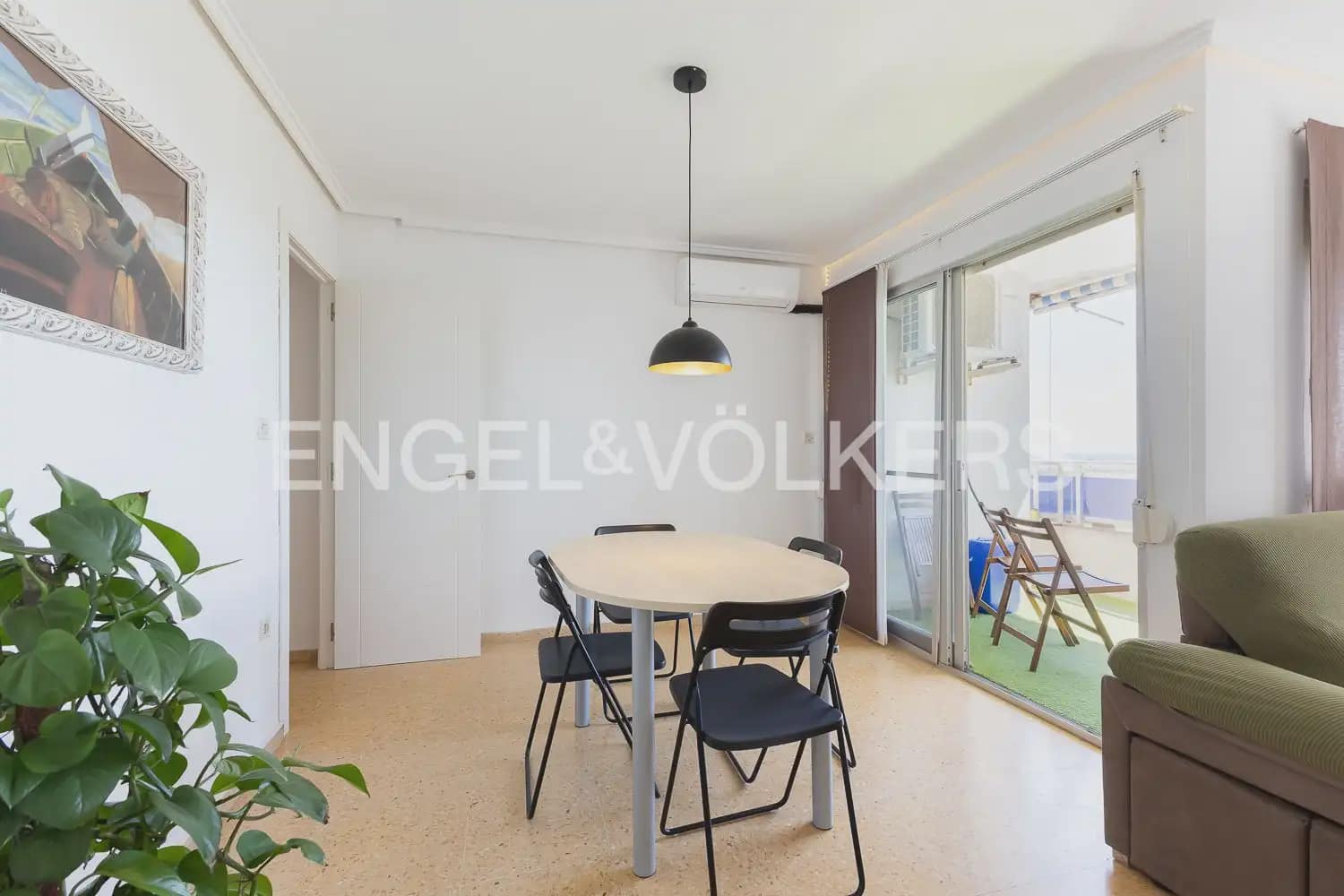 3 bedroom Flat for sale in Valencia city - € 250,000 (Ref: 9897852)