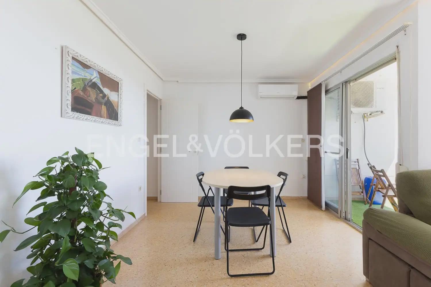 3 bedroom Flat for sale in Valencia city - € 250,000 (Ref: 9897852)