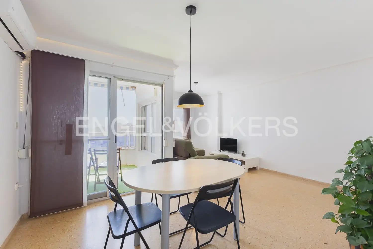 3 bedroom Flat for sale in Valencia city - € 250,000 (Ref: 9897852)