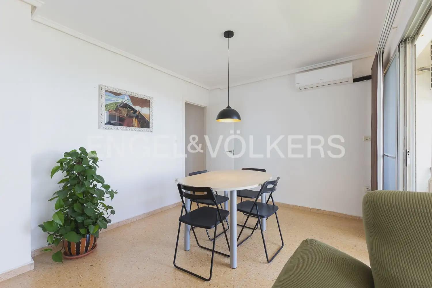 3 bedroom Flat for sale in Valencia city - € 250,000 (Ref: 9897852)