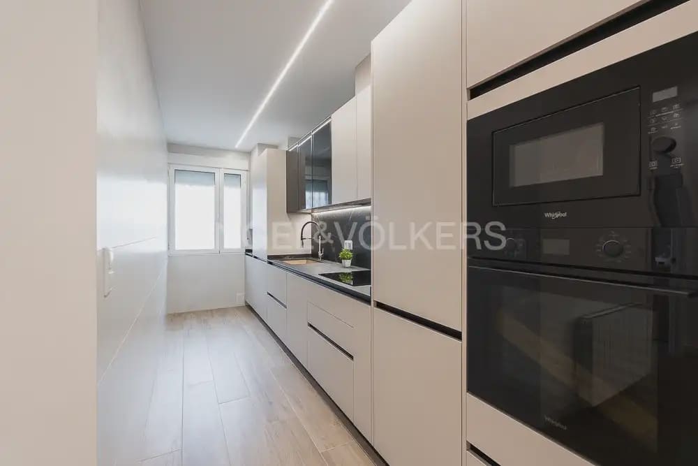3 Zimmer Wohnung zu vermieten in Valencia Stadt - 2.800 € (Ref: 9897853)