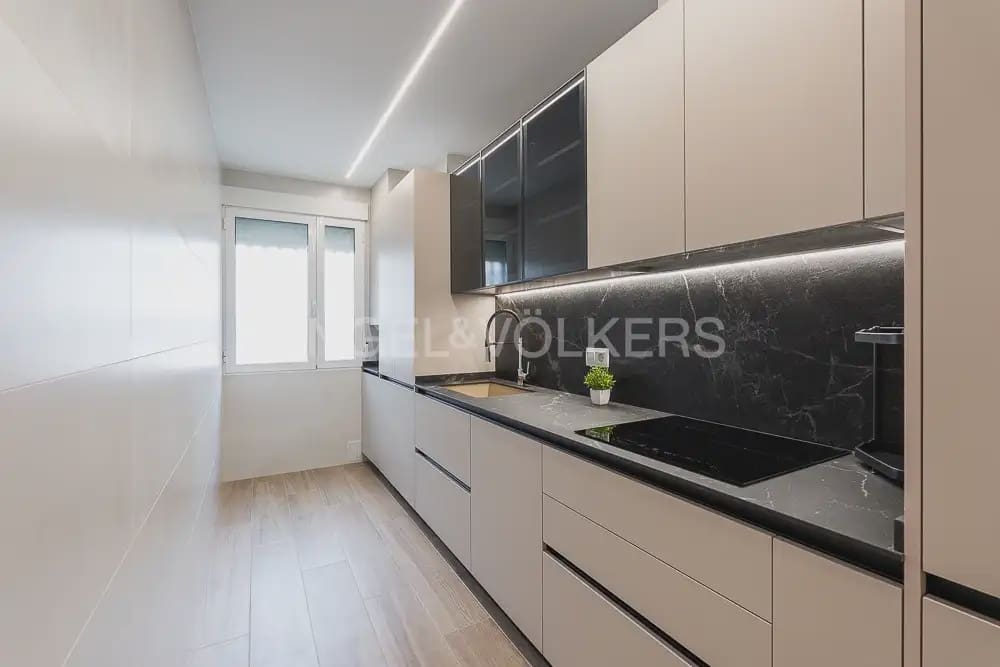 3 Zimmer Wohnung zu vermieten in Valencia Stadt - 2.800 € (Ref: 9897853)