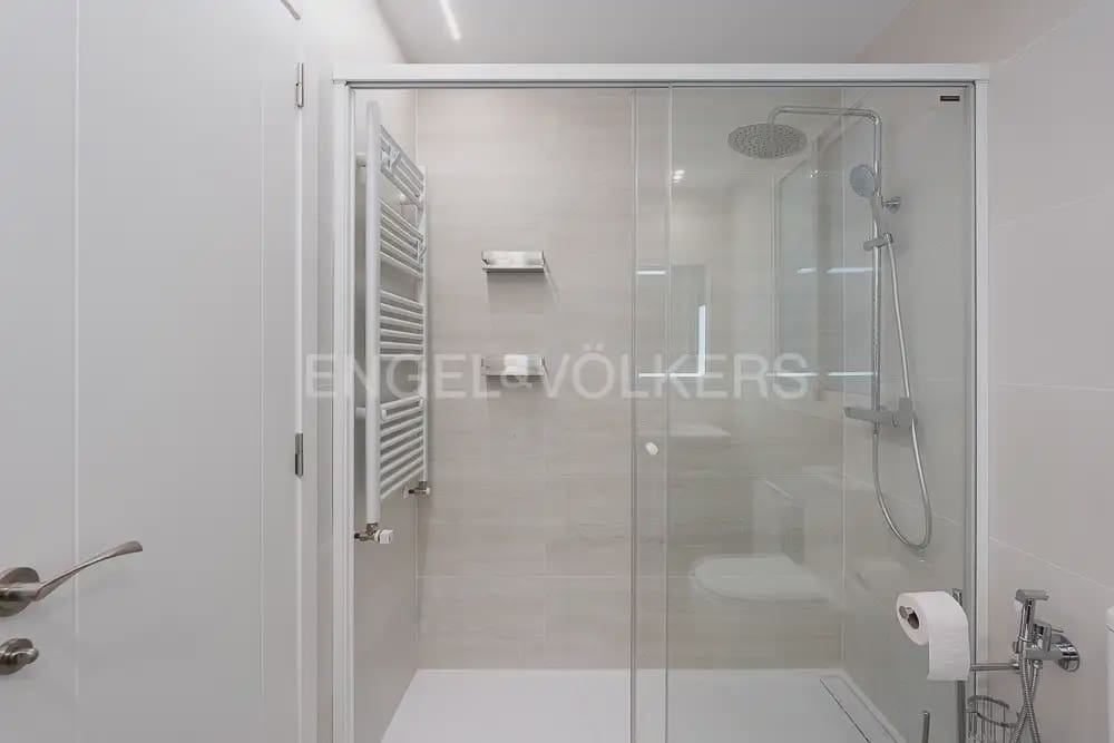 3 Zimmer Wohnung zu vermieten in Valencia Stadt - 2.800 € (Ref: 9897853)