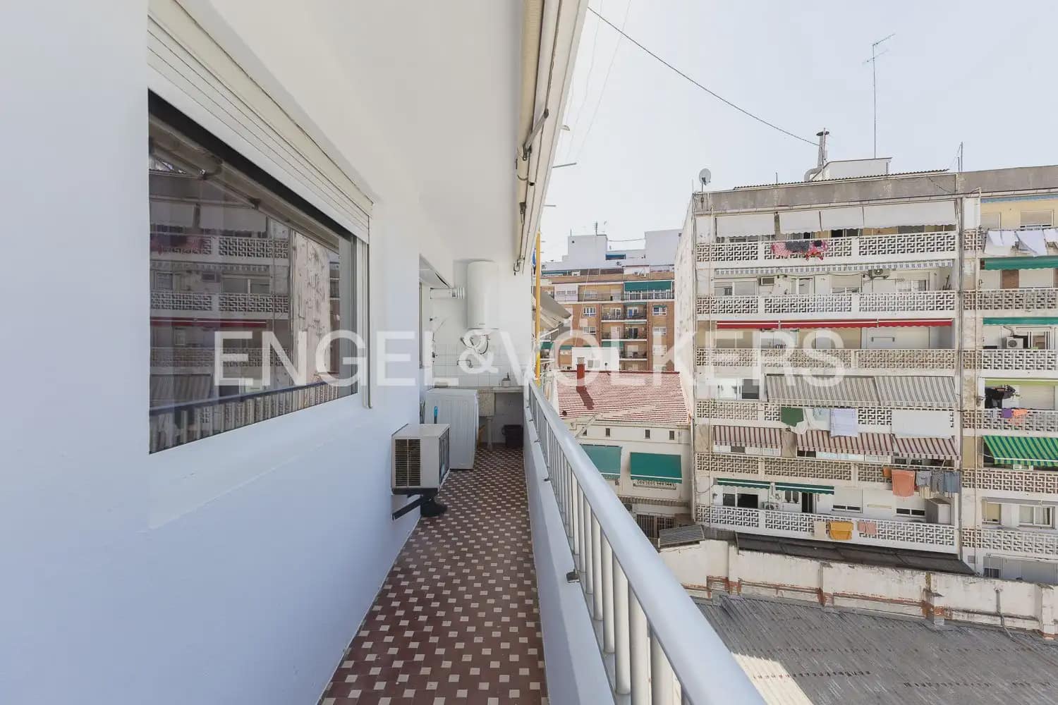 4 quarto Apartamento para arrendar em Valencia cidade com garagem - 2 000 € (Ref: 9897854)