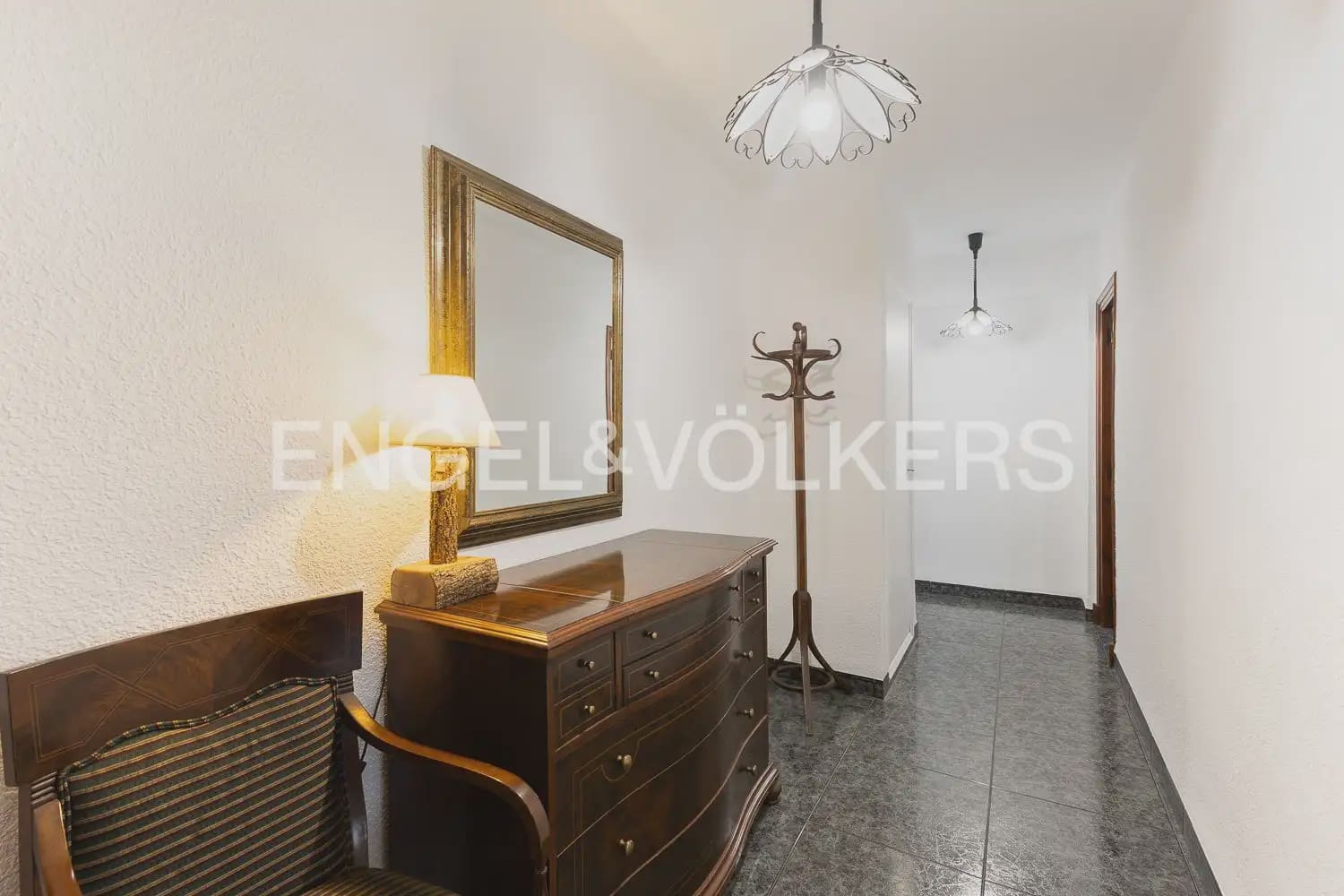 4 quarto Apartamento para arrendar em Valencia cidade com garagem - 2 000 € (Ref: 9897854)