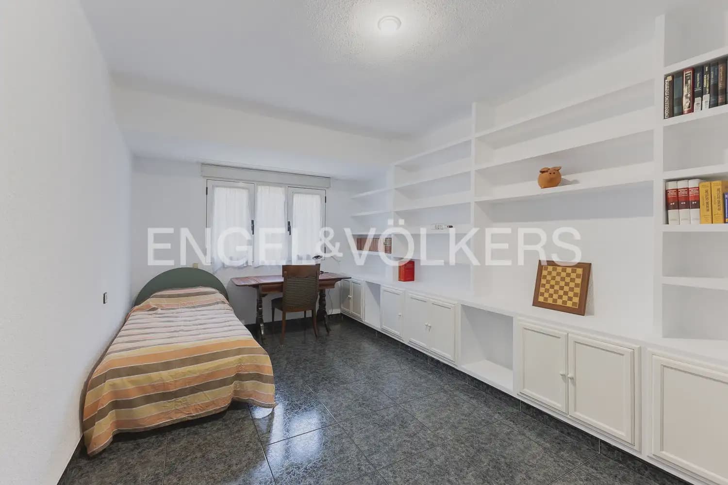 4 quarto Apartamento para arrendar em Valencia cidade com garagem - 2 000 € (Ref: 9897854)