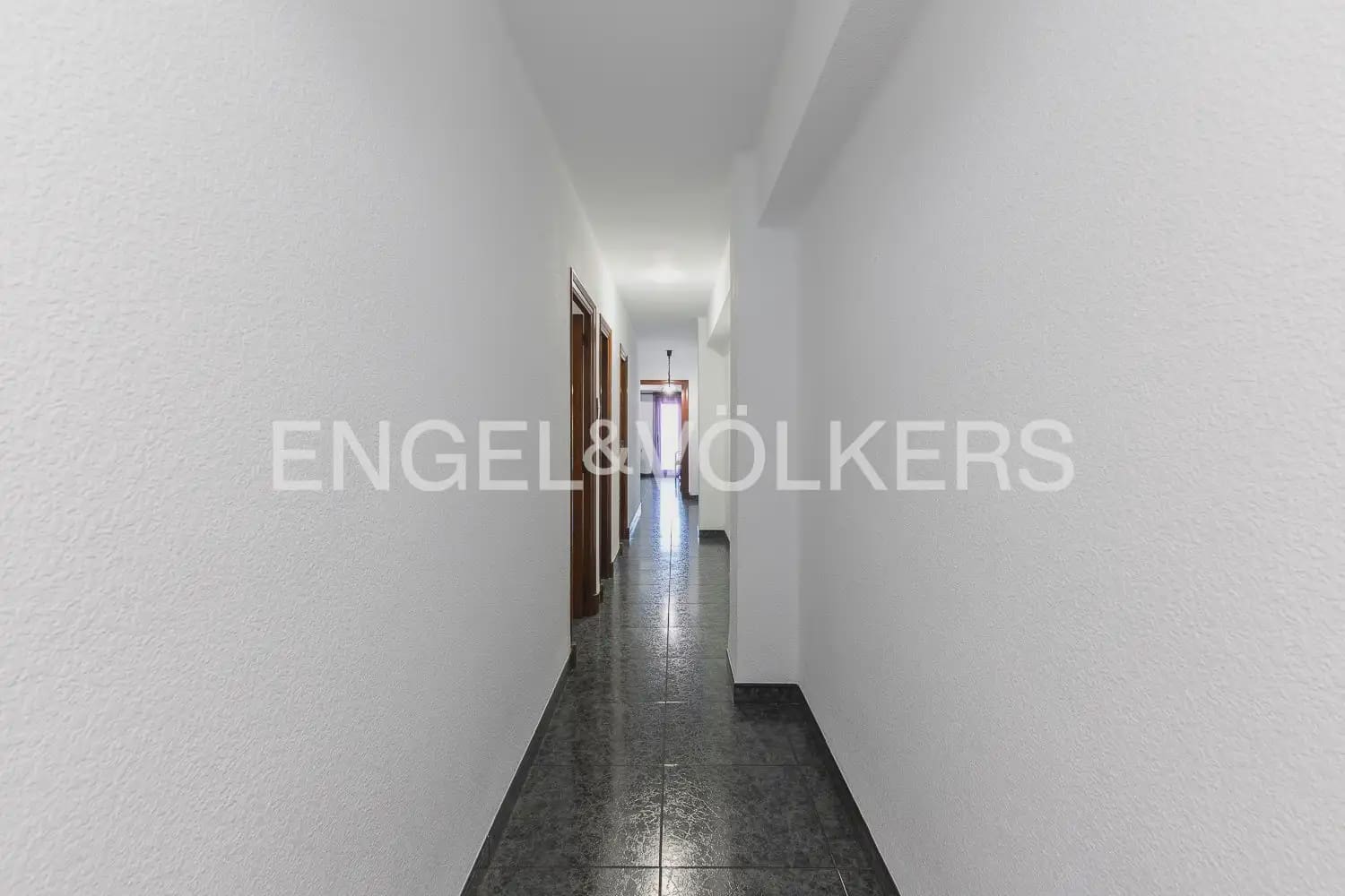 4 quarto Apartamento para arrendar em Valencia cidade com garagem - 2 000 € (Ref: 9897854)