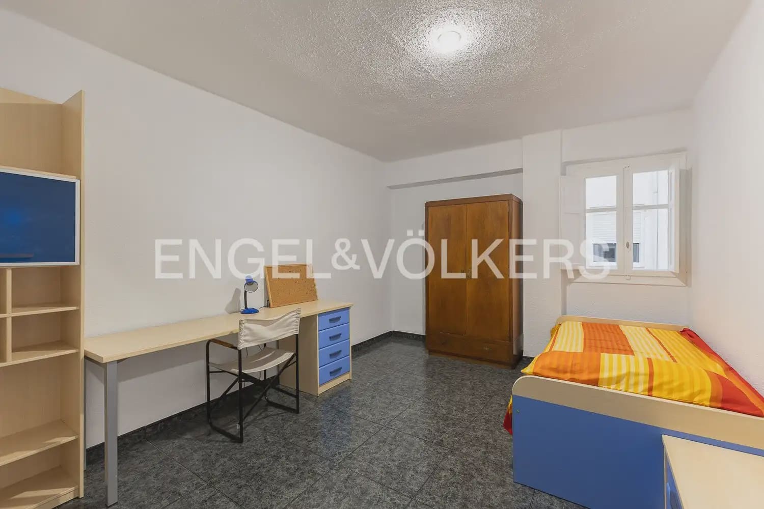 4 quarto Apartamento para arrendar em Valencia cidade com garagem - 2 000 € (Ref: 9897854)