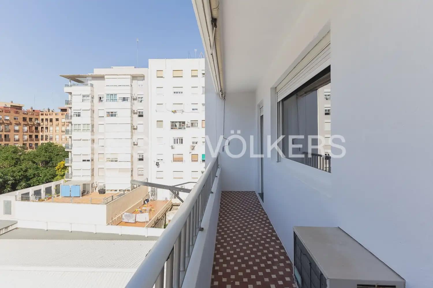 4 quarto Apartamento para arrendar em Valencia cidade com garagem - 2 000 € (Ref: 9897854)