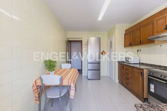 4 slaapkamer Flat te huur in La Vega Baixa, Valencia stad met garage - € 2.000 (Ref: 9897854)