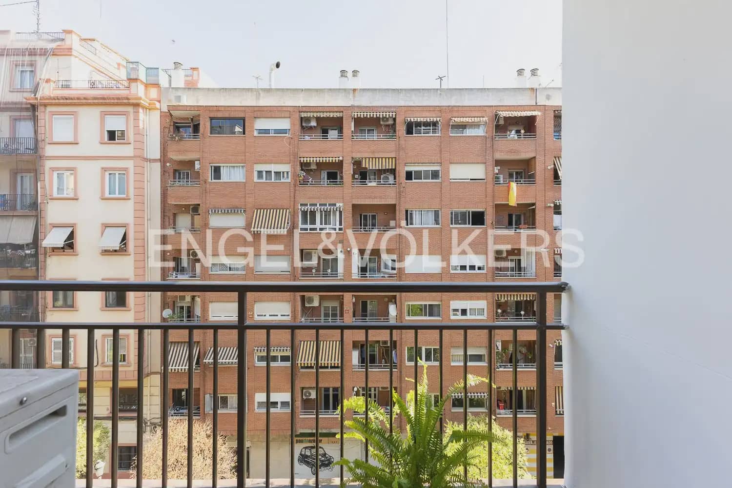 4 quarto Apartamento para arrendar em Valencia cidade com garagem - 2 000 € (Ref: 9897854)