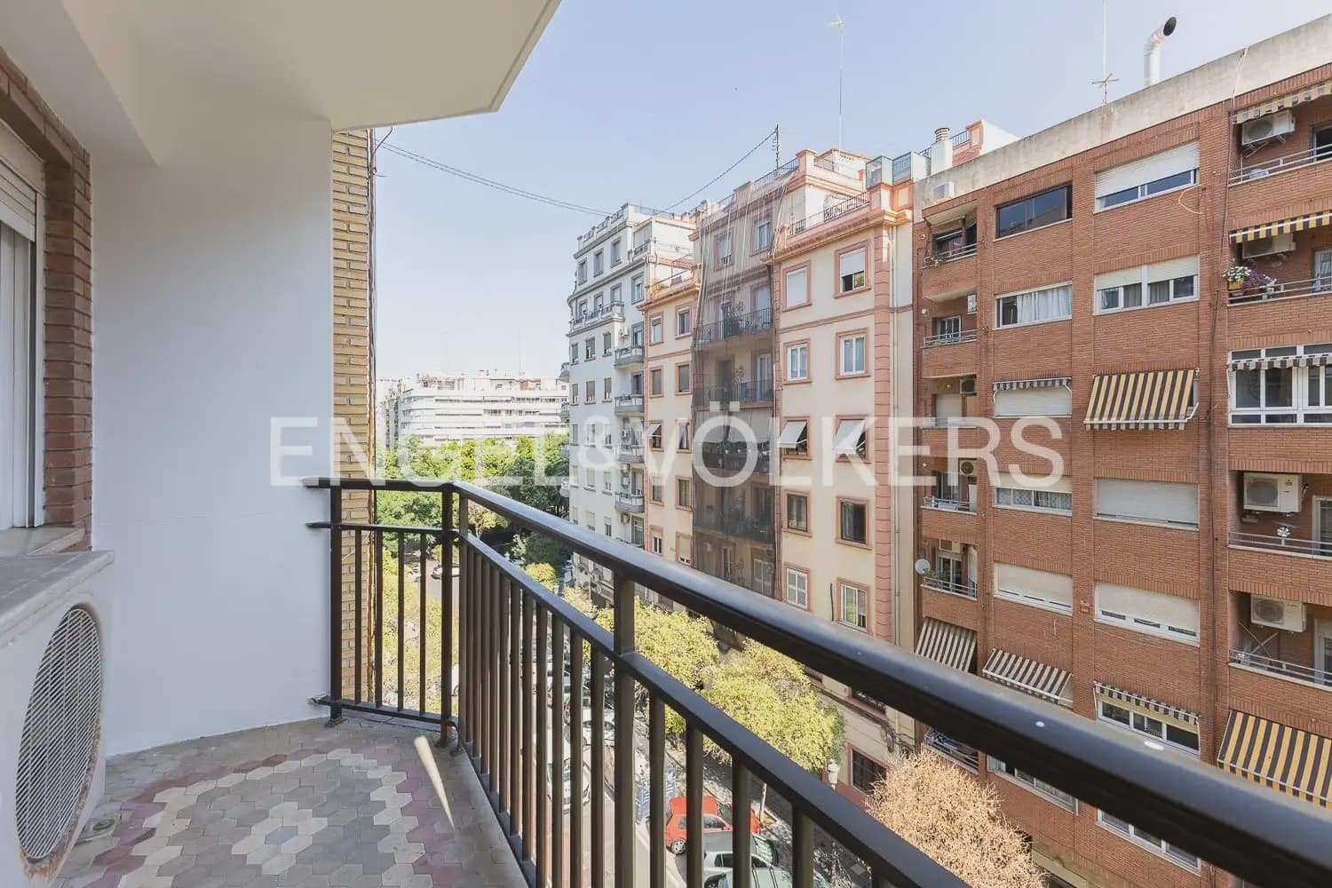 4 quarto Apartamento para arrendar em Valencia cidade com garagem - 2 000 € (Ref: 9897854)