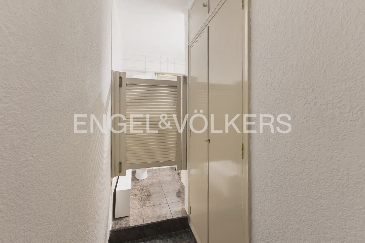 4 quarto Apartamento para arrendar em Valencia cidade com garagem - 2 000 € (Ref: 9897854)