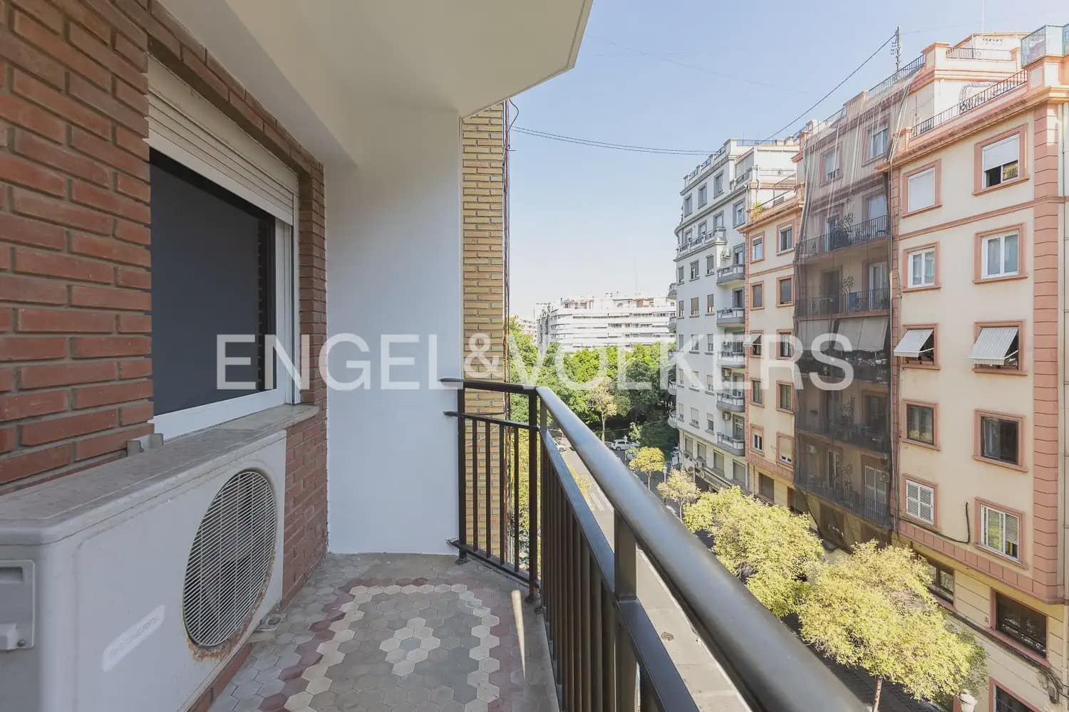 4 quarto Apartamento para arrendar em Valencia cidade com garagem - 2 000 € (Ref: 9897854)