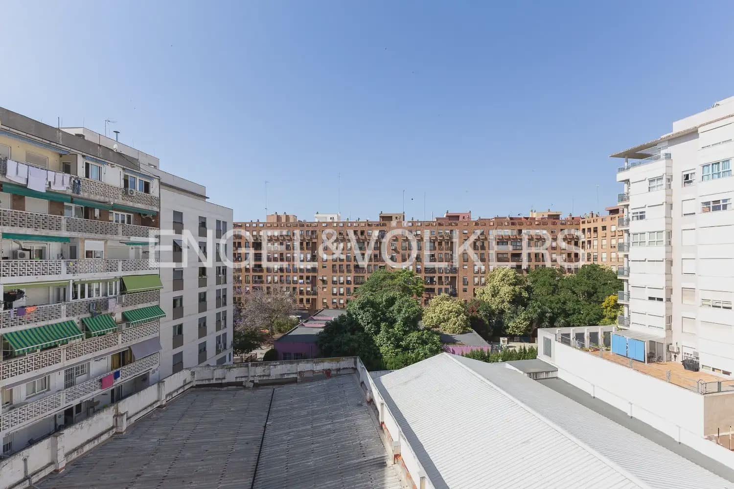 4 quarto Apartamento para arrendar em Valencia cidade com garagem - 2 000 € (Ref: 9897854)