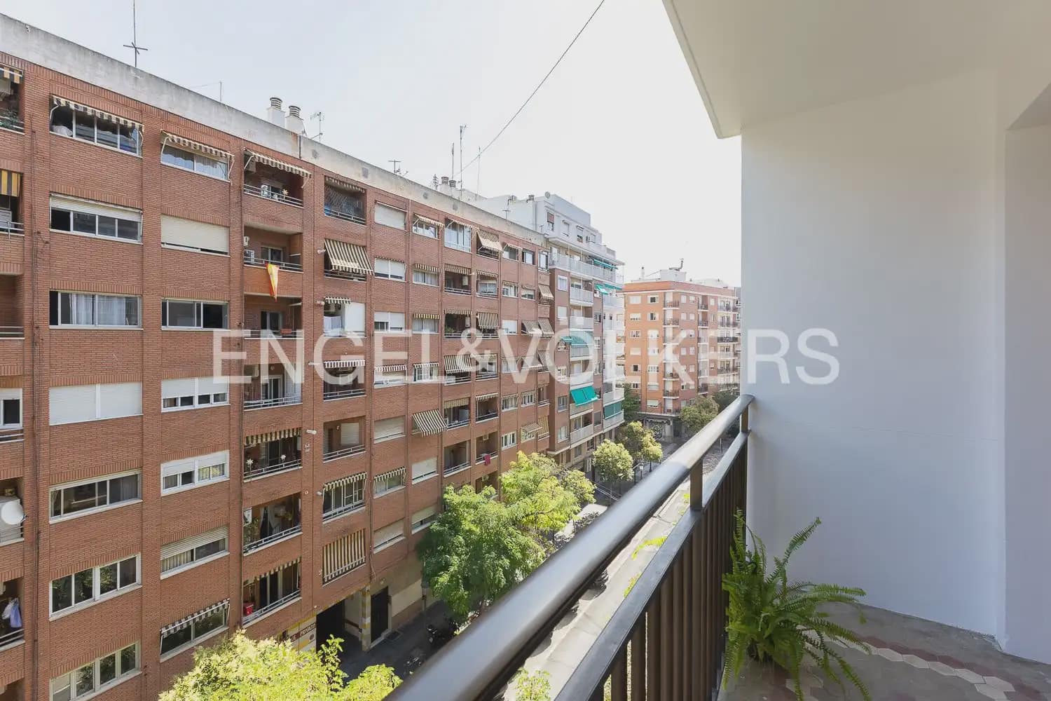 4 quarto Apartamento para arrendar em Valencia cidade com garagem - 2 000 € (Ref: 9897854)