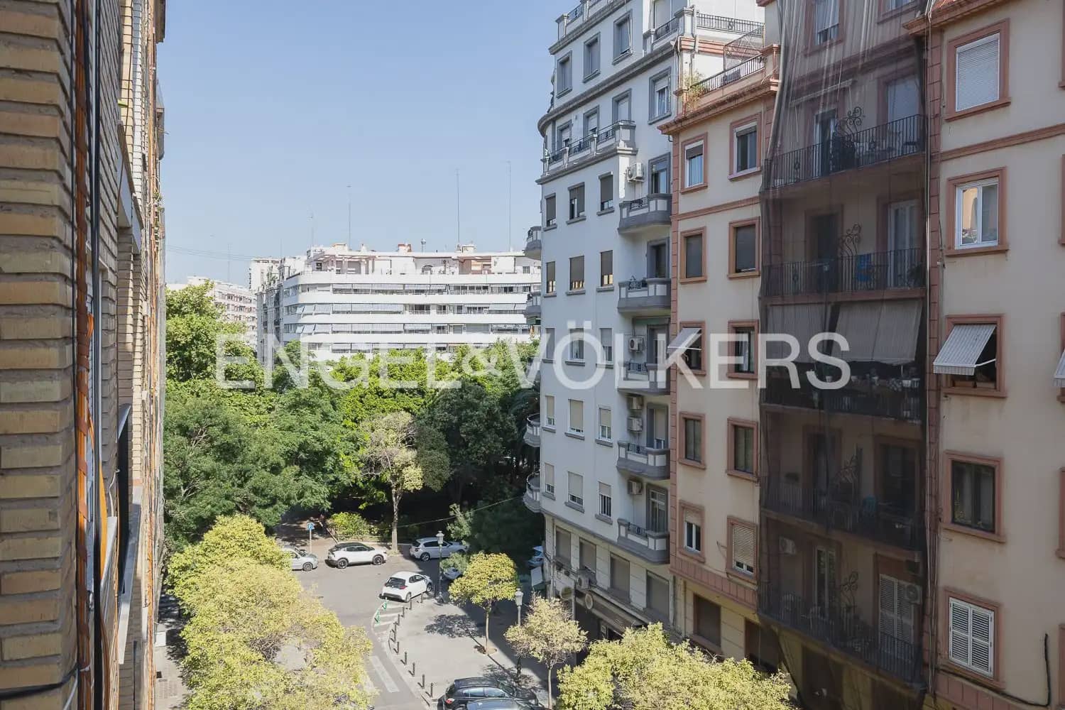4 quarto Apartamento para arrendar em Valencia cidade com garagem - 2 000 € (Ref: 9897854)
