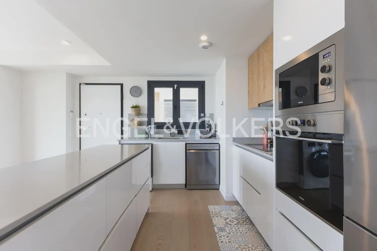 3 bedroom Flat for sale in Castello de la Plana with pool garage - € 660,000 (Ref: 9897855)