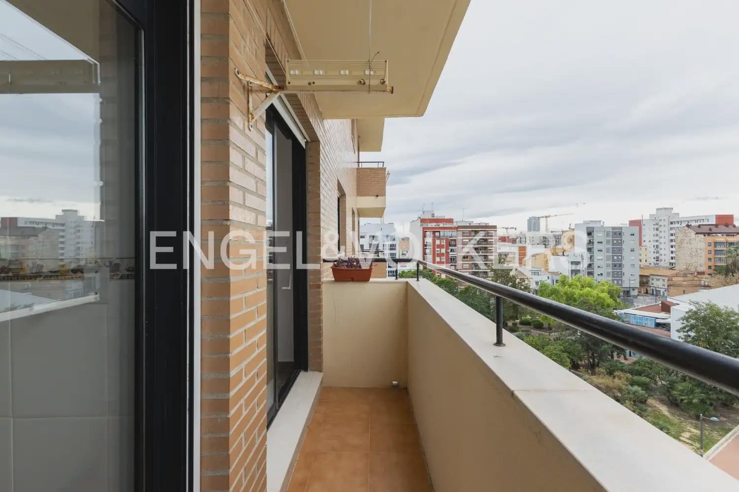 3 quarto Apartamento para arrendar em Valencia cidade com garagem - 1 350 € (Ref: 9897860)