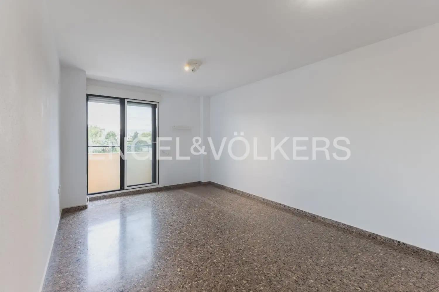 3 quarto Apartamento para arrendar em Valencia cidade com garagem - 1 350 € (Ref: 9897860)