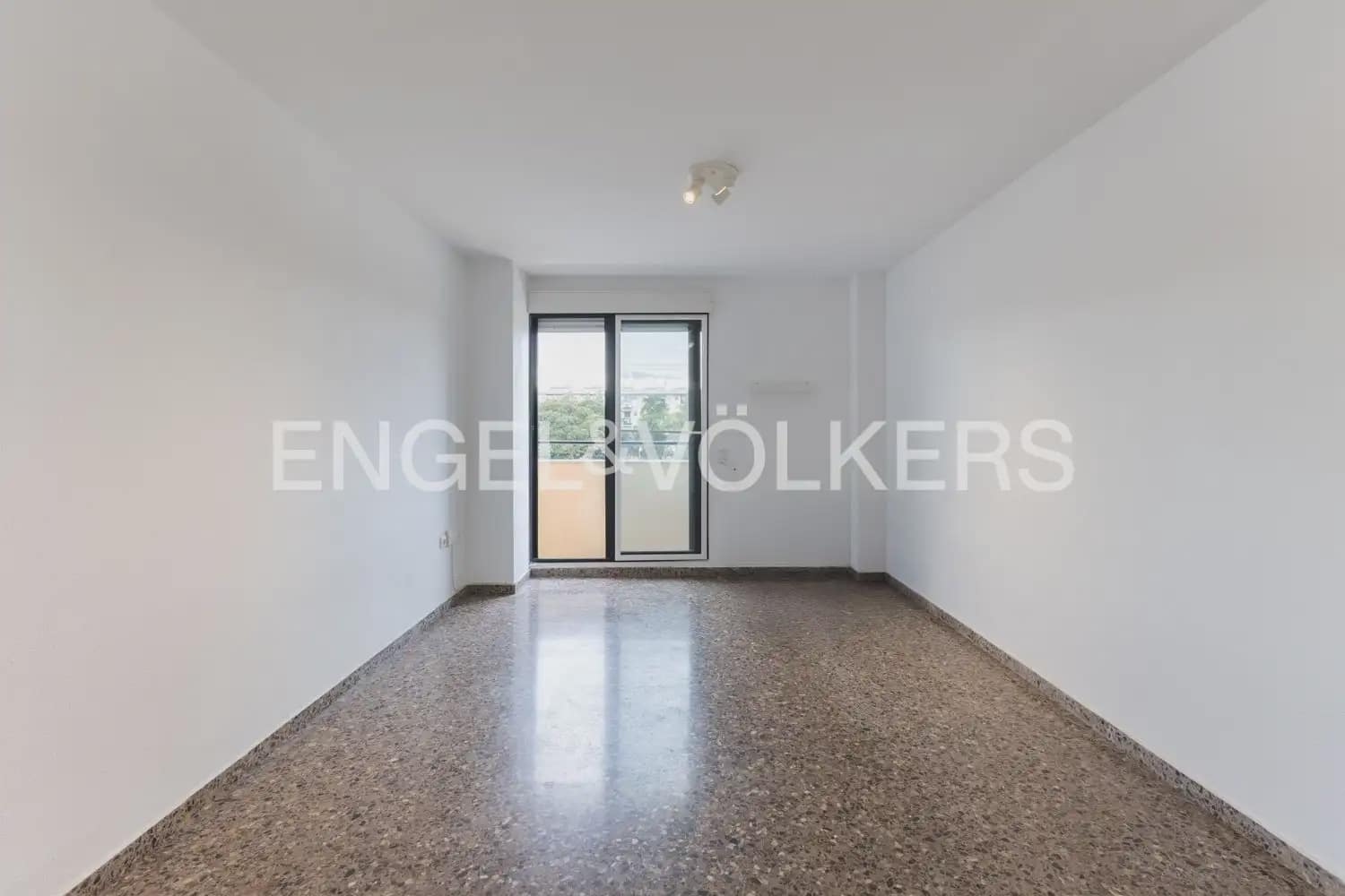3 quarto Apartamento para arrendar em Valencia cidade com garagem - 1 350 € (Ref: 9897860)