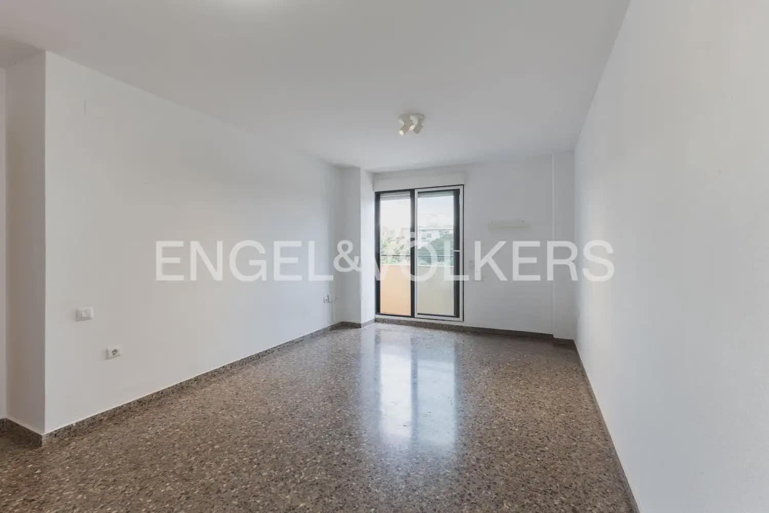 3 quarto Apartamento para arrendar em Valencia cidade com garagem - 1 350 € (Ref: 9897860)