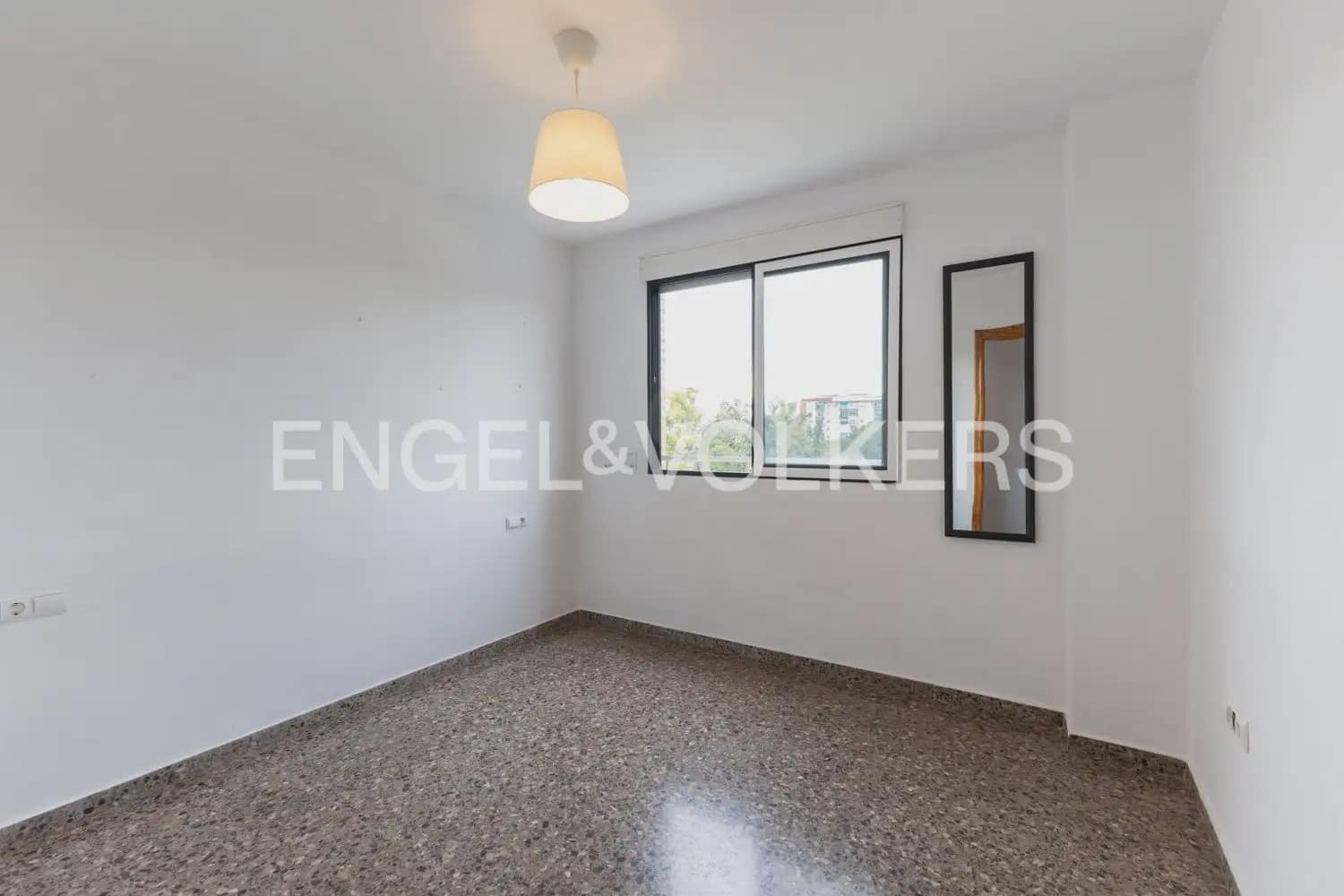 3 quarto Apartamento para arrendar em Valencia cidade com garagem - 1 350 € (Ref: 9897860)