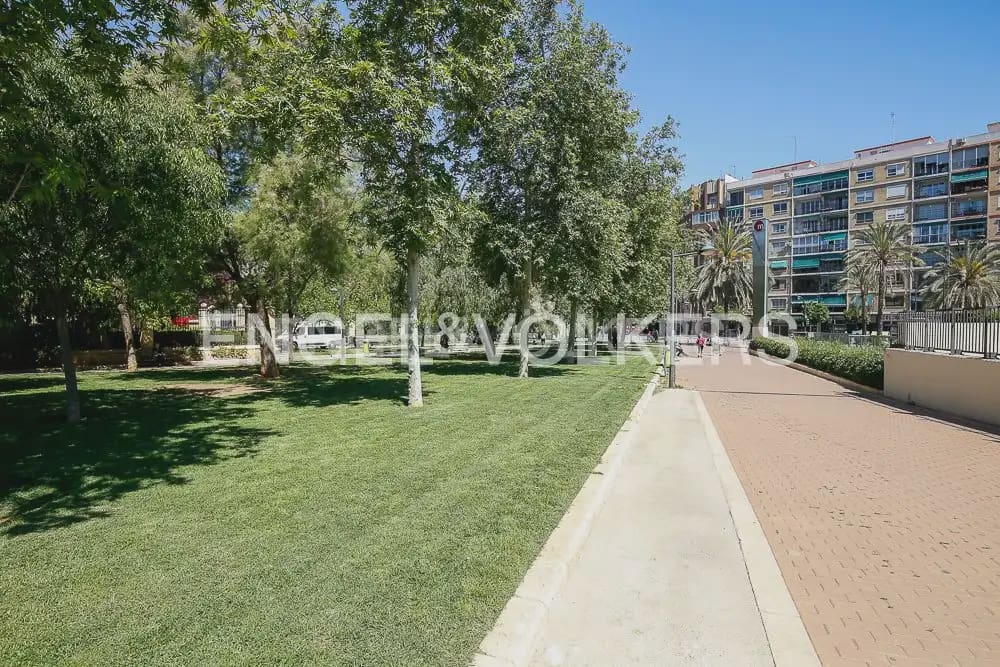 3 quarto Apartamento para arrendar em Valencia cidade com garagem - 1 350 € (Ref: 9897860)